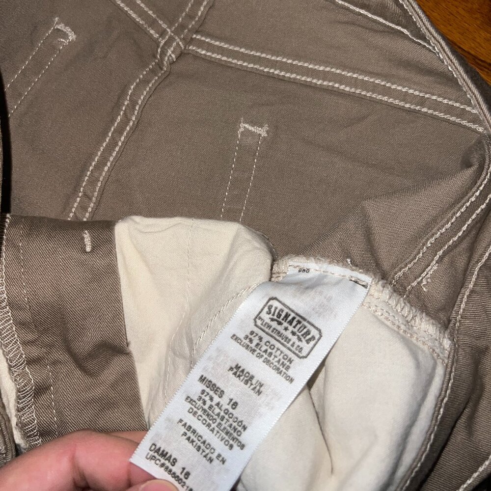 Levi Strauss Shorts Size 16 | New (No Tags) - Picture 3 of 4